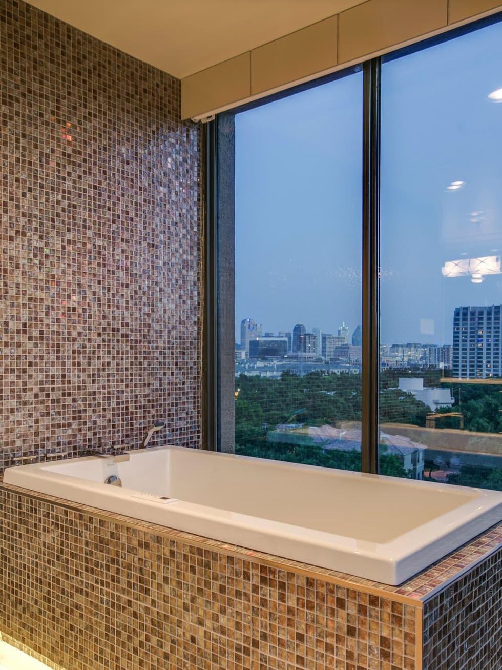 Tub at 3831 Turtle Creek Blvd. in Dallas