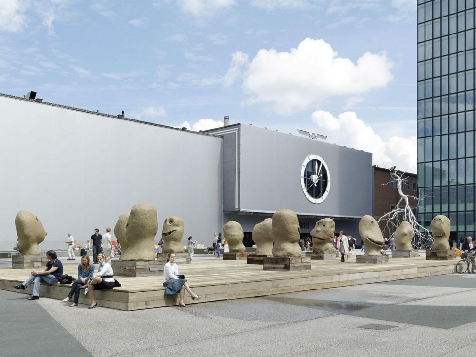 Ugo Rondinone moonrise east