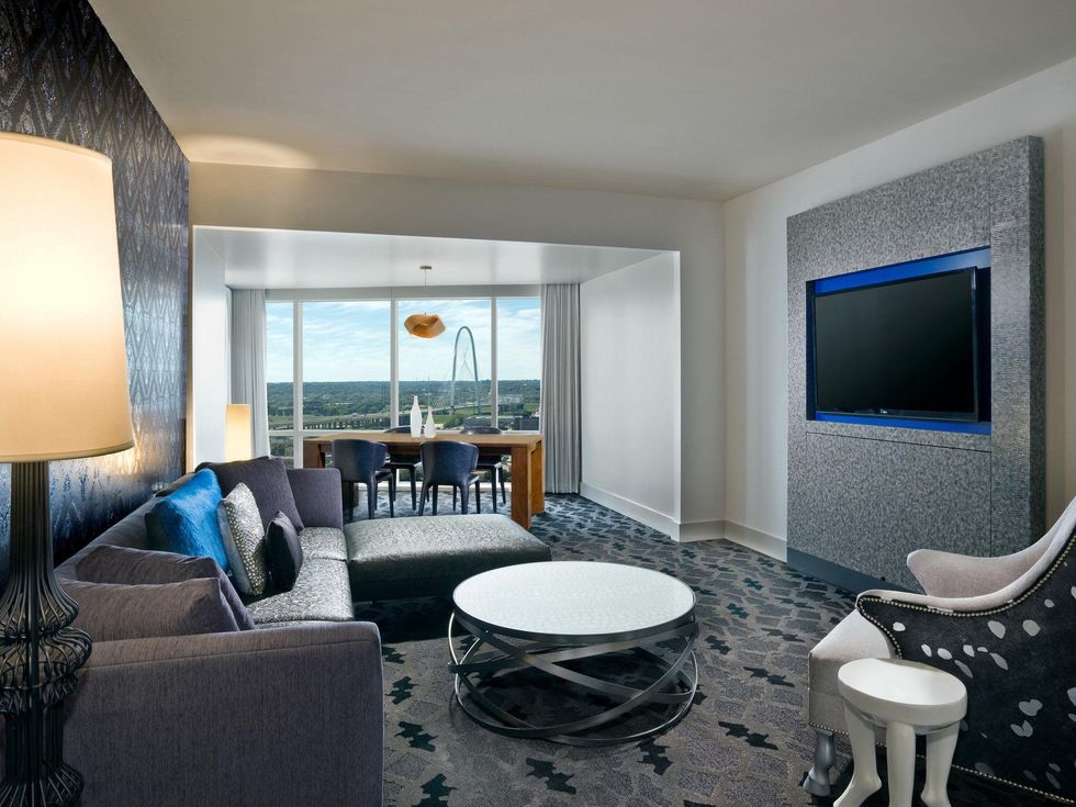 w dallas victory, maravelous suite living room, renovation