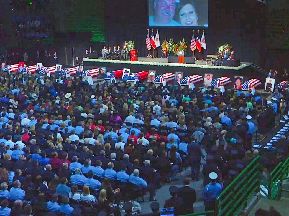 West, Texas, memorial service crowd April 2013