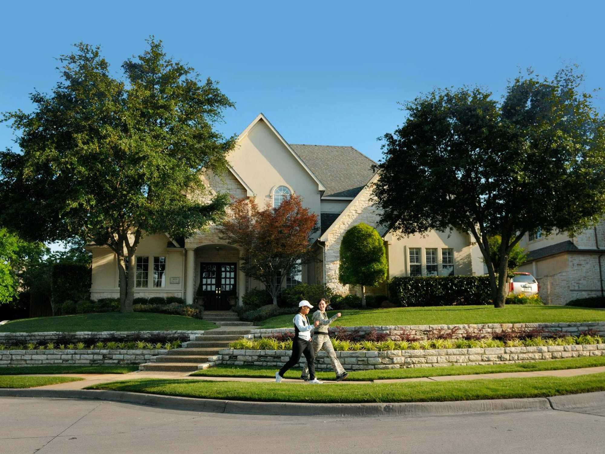 Women walking in Plano