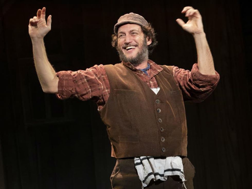 Yehezkel Lazaro in Fiddler on the Roof tour